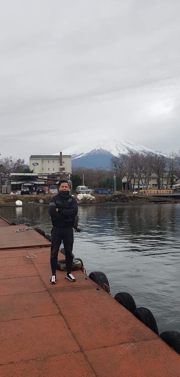 KarloMalba's tweet photo. lake yamanakako... one of the five lakes of mt Fuji... so i got a nice view of mt fuji but its freakin 0 degrees celcius .. so i can only stay about 10 minutes outside the car... its freezing ... https://t.co/UvBRccgpfO