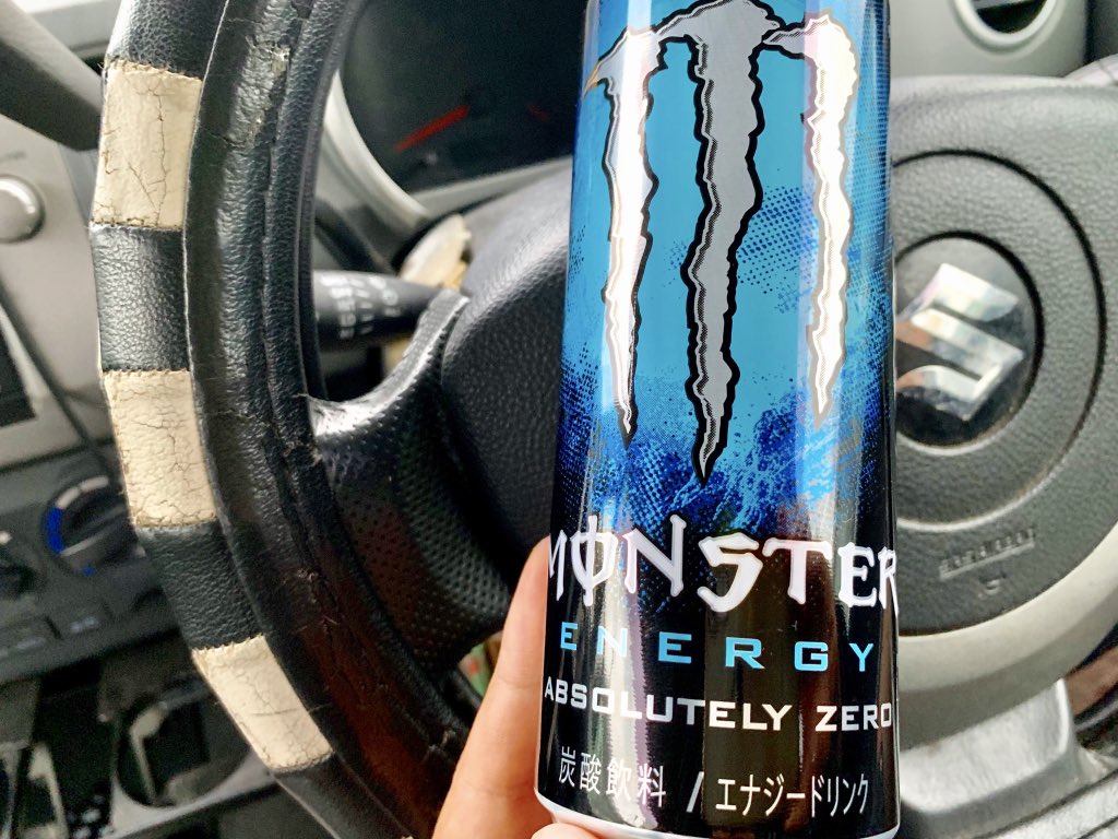 Kenta69_1983's tweet photo. 繁忙期にはコイツが必要。
午後も○○ONE LAST STAND。
#onelastsand
#monster
#monsterenergy
#metalcore
#band https://t.co/l8edhissKt