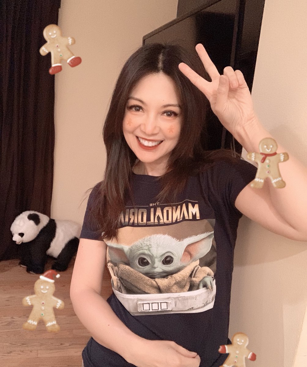 MingNa's tweet photo. Away all week on new gig. My reward when I came home?

My beautiful daughter back from college for winter break! Yay! And this adorable #babyyoda tee from my darling hubby. Aww!!🥰

He knows how to get to this geek girl’s ❤️. #HappyHolidays 

#vacaytime  @themandalorian https://t.co/qOcQ6akzV1