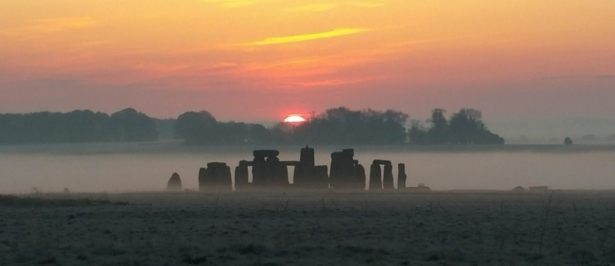 LighterlaterUK's tweet photo. At #WinterSolstice today UK averages 7.5 hrs of daylight, sunset around 3:50pm
That places our solar noon at 11:55, compared to:
Paris 🇫🇷 12:48
Madrid 🇪🇸 13:13
Reykjavik 🇮🇸 13:26
Time to #ScrapGMT and go #Lighterlater for brighter winter afternoons!
#SundayThoughts https://t.co/FJabo8Xpa6