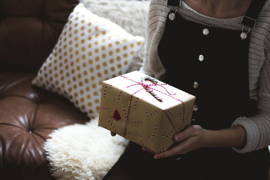 Gifts for That Mom-To-Be on Your Christmas List – BellyitchBlog - go.shr.lc/2tHXc3b via @Shareaholic #GiftGuide for #MomsToBe #Expecting #ExpectingParents