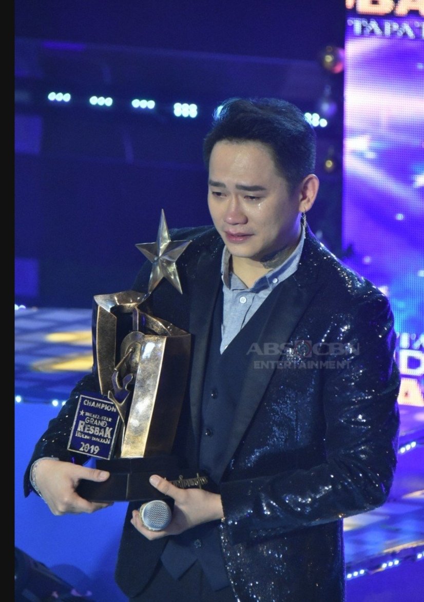 SansaSweetness's tweet photo. Our baby's winning moments @MarkMichaelTan
💯🙏💖💕🙌🏆💪

MARK MICHAEL GARCIA
#TNTAllStarGrandresbak
#TNTALLStarGrandChampion
Full article and photos on Abs-cbn Entertainment https://t.co/jdNZf5zQwd