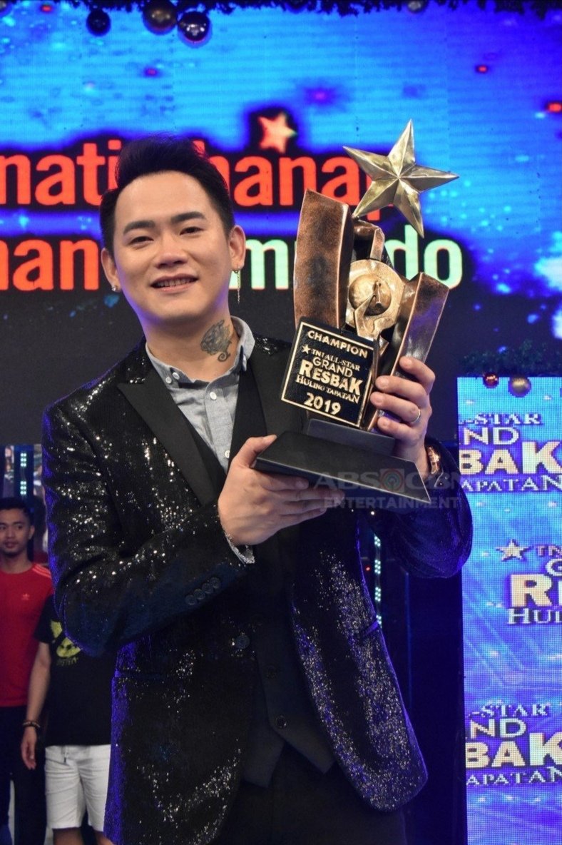 SansaSweetness's tweet photo. Our baby's winning moments @MarkMichaelTan
💯🙏💖💕🙌🏆💪

MARK MICHAEL GARCIA
#TNTAllStarGrandresbak
#TNTALLStarGrandChampion
Full article and photos on Abs-cbn Entertainment https://t.co/jdNZf5zQwd