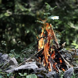 muskamu's tweet photo. Be prepped for the outdoors this winter! #muskamu  How to Start a Fire, Plus 15 Other Outdoor Skills That Aren’t Complicated https://t.co/mPD32Lz9Dt