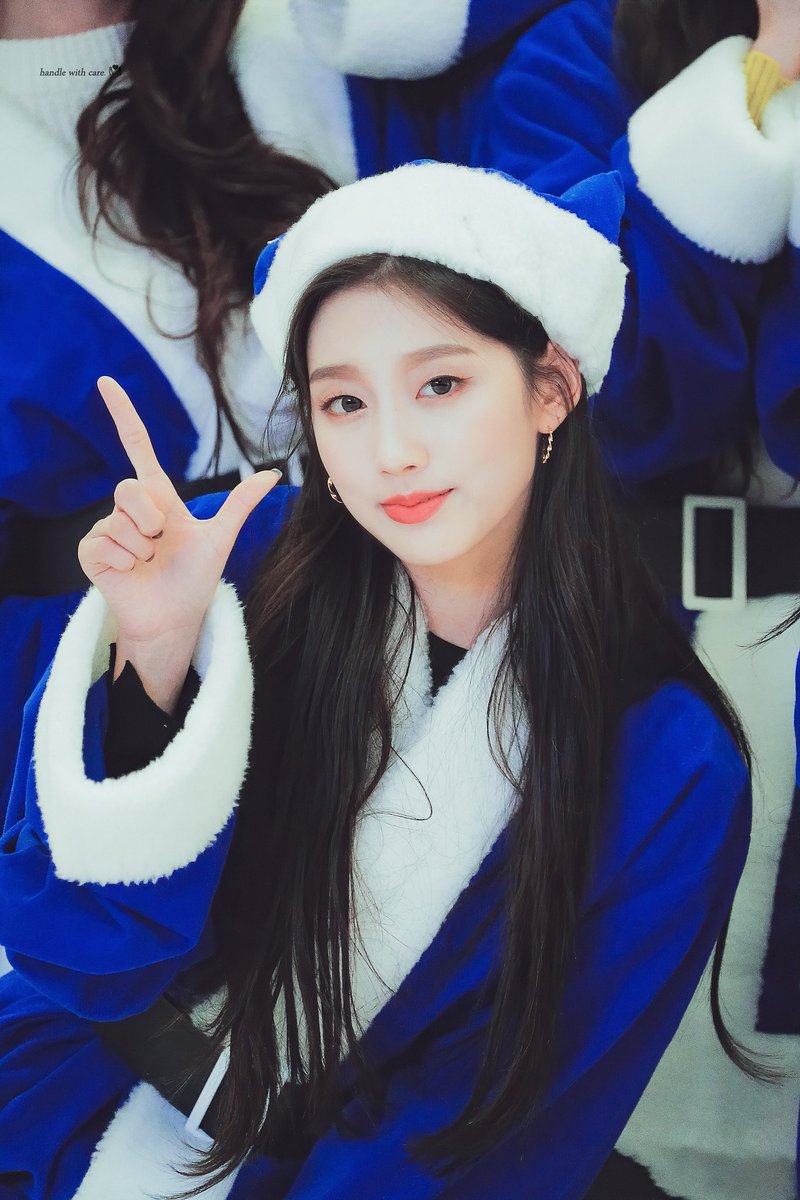 FragileLVLZ's tweet photo. 191221 영등포 타임스퀘어 게릴라

blue santa🎄

#Lovelyz #Yein #러블리즈 #정예인 #예인 https://t.co/nON9DwHJ24