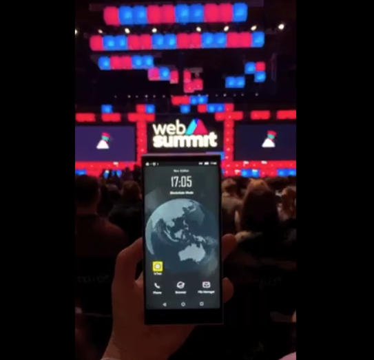 AzurTode's tweet photo. #BOB is a unique device. In addition to the cold wallet function, it can be used to make calls to other similar devices. BOB is also a node of the @functionx_io #blockchain, which guarantees the receipt of #FX tokens for the power of the phone. #SECURITY #BTC #functionx https://t.co/iyEetNuHvk