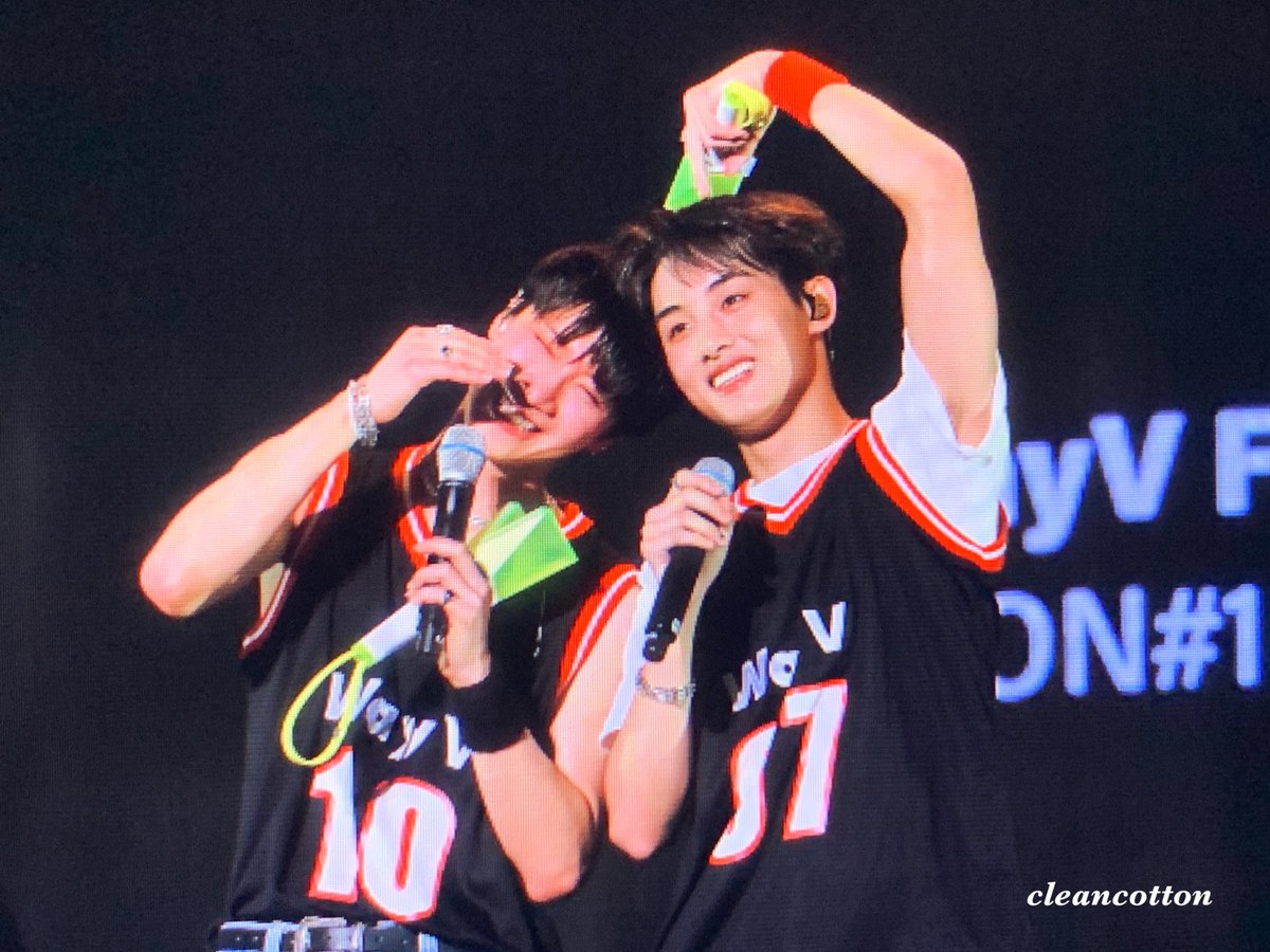 cleancotton_win's tweet photo. 191222 #윈윈 #WINWIN #董思成 #wayv https://t.co/f5tqp0aNm8
