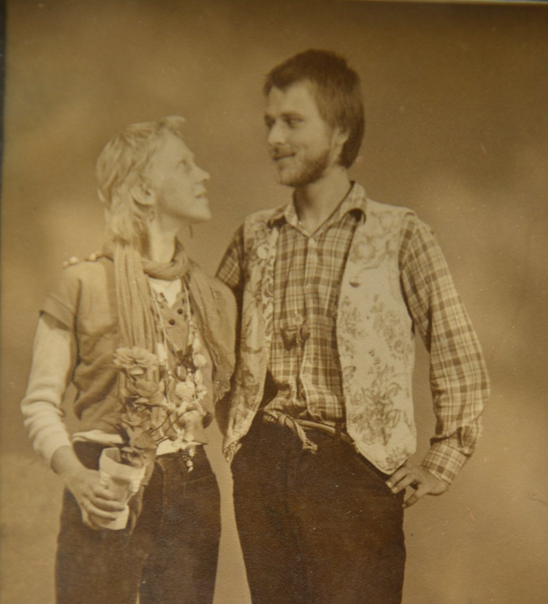 SandPathDoc's tweet photo. Mis padres en su boda, poco antes de mudarse a Senegal, a principios de los años 80.
My parents at their wedding, shortly before moving to Senegal, in the early 80s.
#caminodetierra #documental #africa #cultura #integracion #migracion #sandpath #documentaryfilm
#senegal #Gambia https://t.co/YwIdXjG2ca