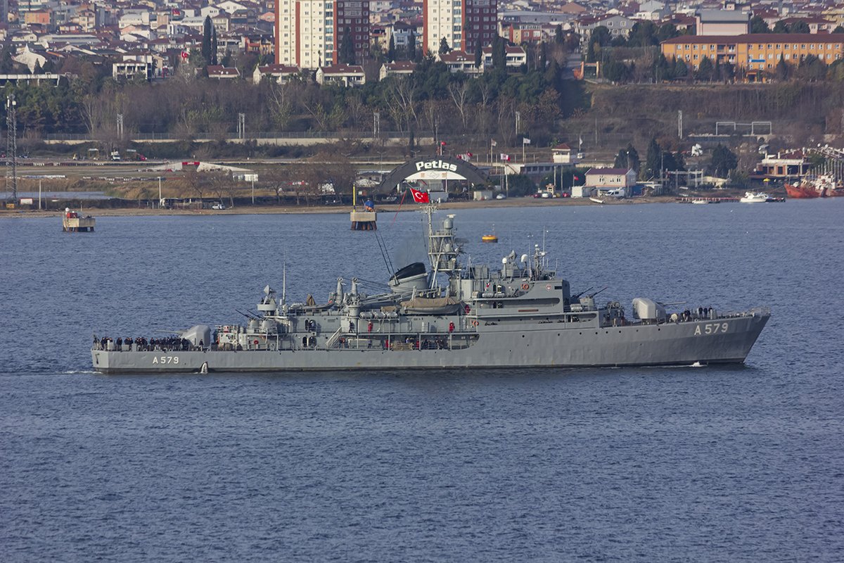 OguzEroguz1's tweet photo. #TurkishNavy 's training ship #A579 #TCGCezayirliGaziHasanpaşa (ex. #GermanNavy's #RheinClass A64 Ruhr) #gölcük https://t.co/YPUDdPYkBE