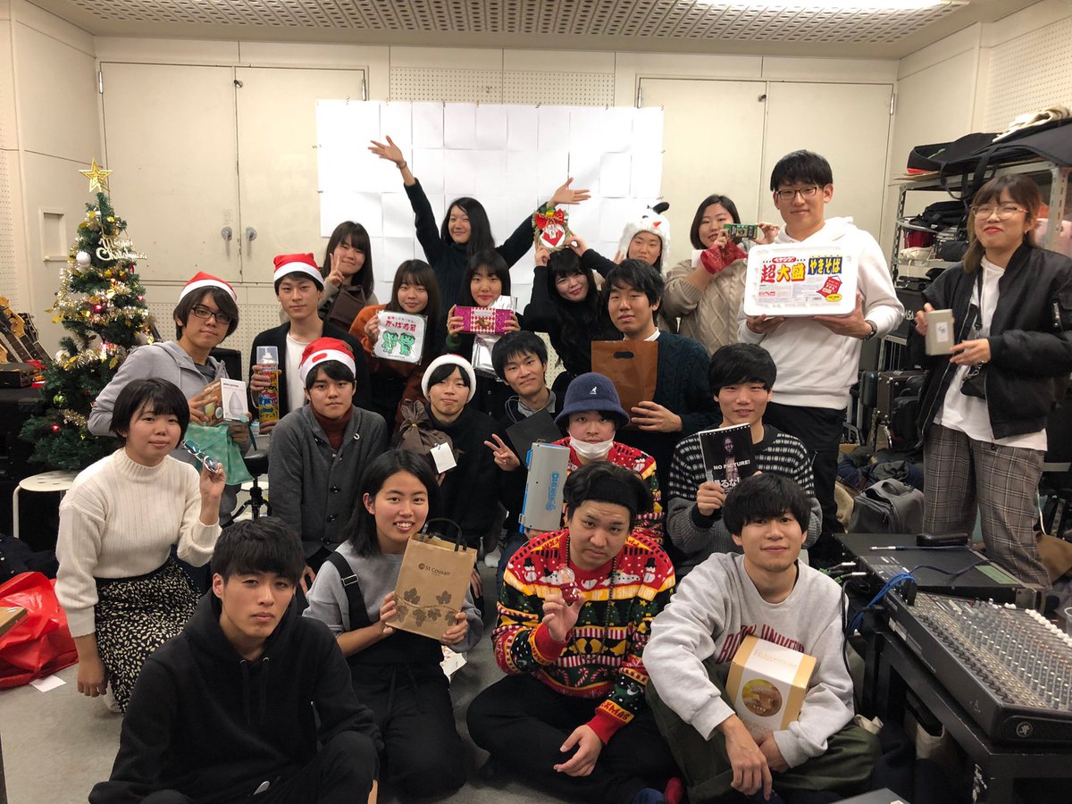 摂南大学ジャズクラブ同好会noj 今年もしました Nojクリスマスパーティー 1回生から4回生までいろんな出し物がありました 楽しかったです ๑ ᴗ