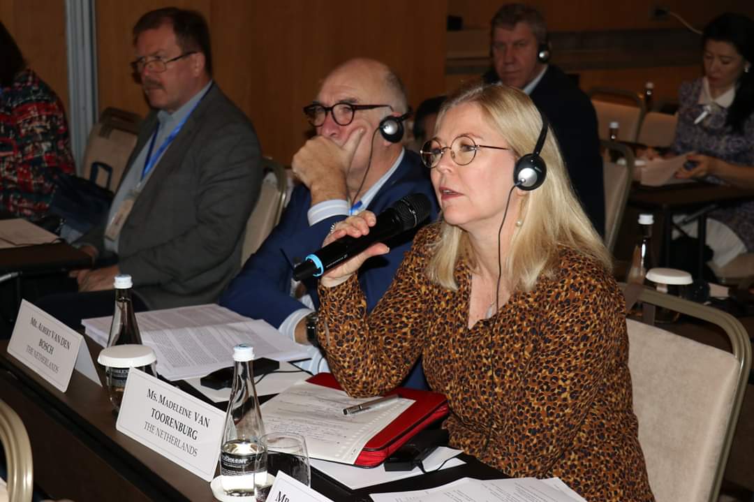 Femmydejong's tweet photo. Kamerleden @MvanToorenburg en @AvandenBoschVVD bij laatste briefing voor verkiezingswaarneming in Oezbekistan. Verkiezingen vandaag zondag 22 december https://t.co/aTDhoOOgXk