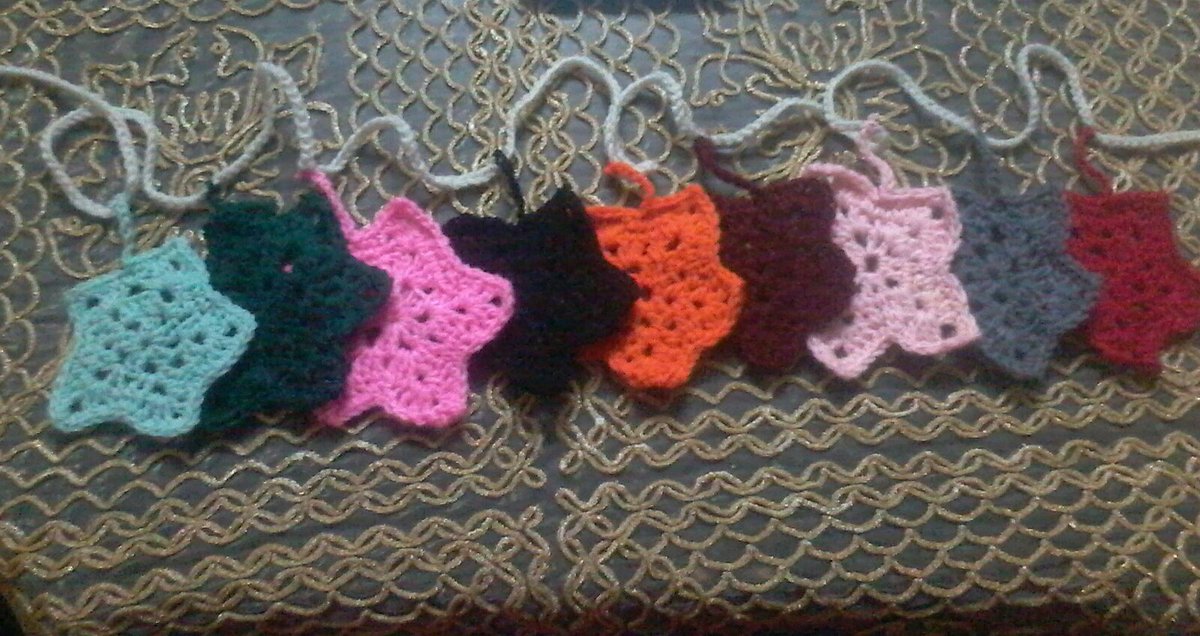 فرع لزينة رمضان ينعاد علينا جميعا بالخير يارب
شكل  النجوم 😌