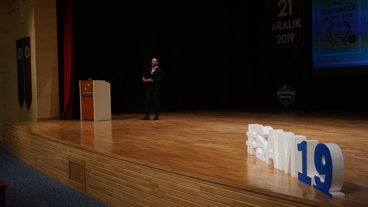 marketinganadol's tweet photo. Yves Rocher Pazarlama Direktörü Doruk Cenkci, “Sıfırın Altında Marketing’19” sahnesinde sunumunu gerçekleştiriyor. #SAM19 https://t.co/0xgNw14D0Z