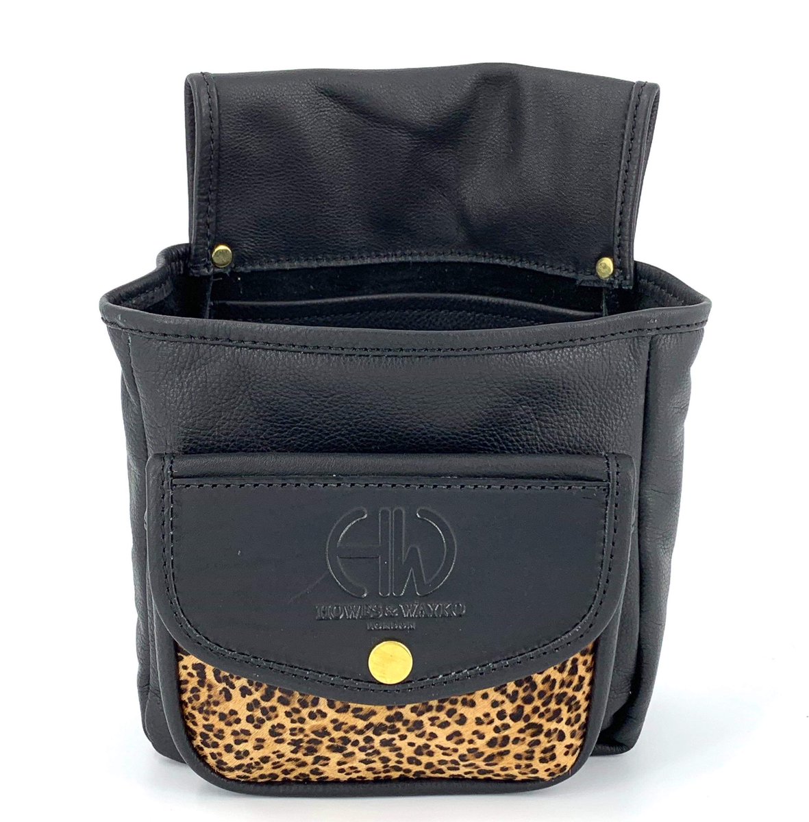 • BRAND NEW •

The Hella Cartridge pouch in brand new colourways.

Find your #HowesAndWayko style on our website + get 15% off until tomorrow!

howesandwayko.com