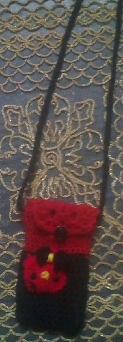 جراب موبايل وعليه كيتي 😸