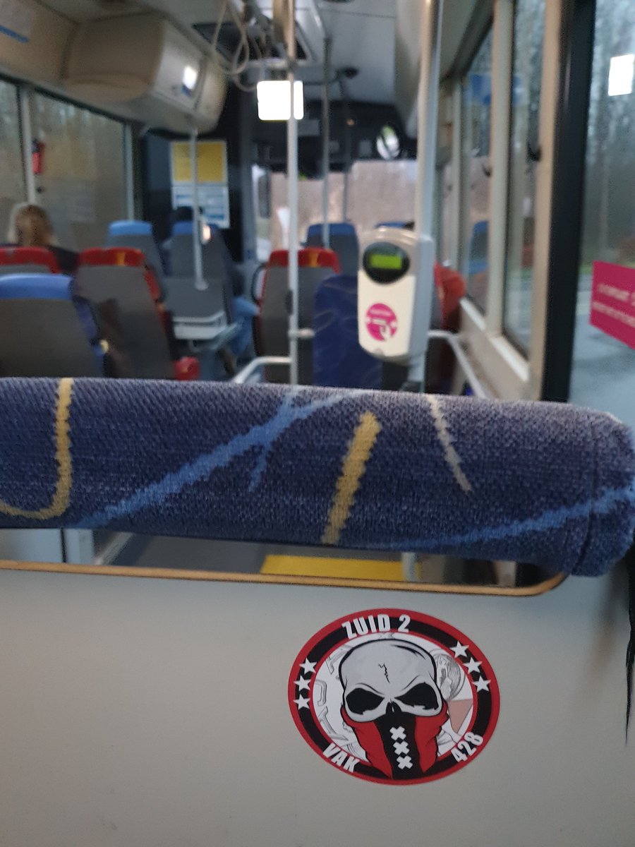 Flo_1983's tweet photo. Laatste matchday van 2019! Fantastisch jaar geweest. Vandaag afsluiten in stijl met 3 ptn.
#ajaado #ajax #zuid2 #vak428 #amsterdam #Herbstmeister #wijzijnajax https://t.co/vkzXfIZKPx