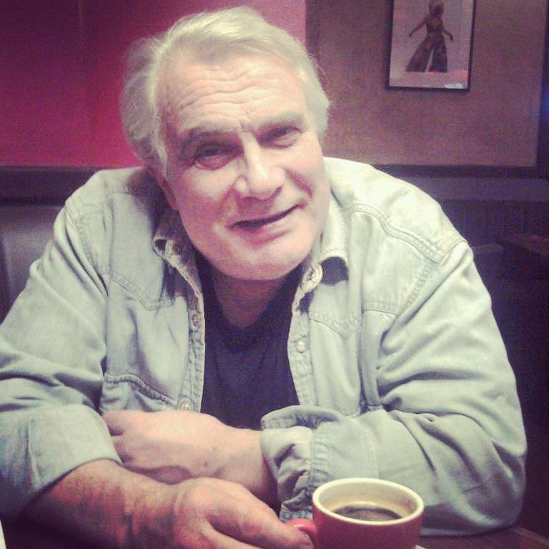 C'est la 3e fois que je pleure un comédien de doublage que j'ai bien connu.
Mon cher Achille, où que tu sois, j'espère que tu es en paix maintenant.
Je pense fort à tes proches.
Merci au nom de tous les fans de doublage. Et c'est nom de la Potter family que je lève ma baguette /*