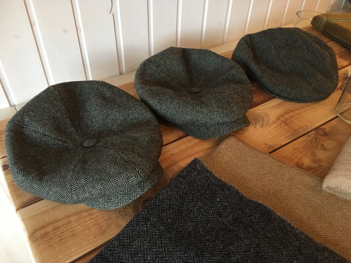 Schleistrand's tweet photo. Hochwertige Tweed-Westen aus Irland und England. Verschiedene Farben und Größen. Preise von 106 bis 158 Euro.
Sehr schick zu Jeans!

Ab jetzt im Pop-up-Shop im Schwanenhof
Strandweg 2
24864 Brodersby an der Schlei

Wir haben auch Mützen (Peaky Blinders-Style), Schals und Decken. https://t.co/ogdRzI9f0t