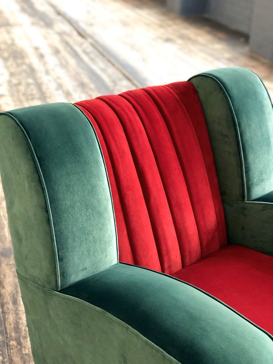 relovedsimion's tweet image. A preview of a plush velvet Art Deco chair for Christmas. What do you think, #statementchair ?#bespokeupholster #simionhawtinsmith #interiorstylist #moneyfornothing