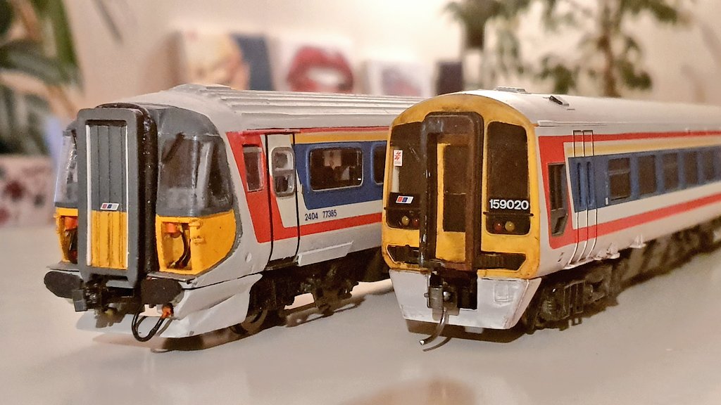PdannyH's tweet image. #SouthernRegion #5WES upgrade continues &amp;amp; #class159 almost done. HUGE thx to @railtectransfers for bespoke decals. Always saw these two side by side at Waterloo deciding which to take to Woking. Which would you choose?
#TMRGUK #NetworkSouthEast #modelrailway #VariousMultipleUnits