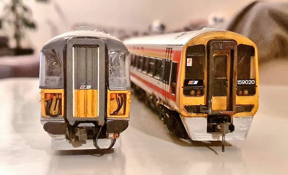 PdannyH's tweet image. #SouthernRegion #5WES upgrade continues &amp;amp; #class159 almost done. HUGE thx to @railtectransfers for bespoke decals. Always saw these two side by side at Waterloo deciding which to take to Woking. Which would you choose?
#TMRGUK #NetworkSouthEast #modelrailway #VariousMultipleUnits