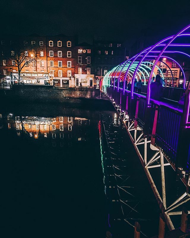 A city by night is its own delight. #dublin .

#ig_cameras_united #lights  #unlimitedireland  #insta_crew #christmas  #brilliantmoments #citylife  #colors  #streetphotography #night_captures  #ireland  #explorer #exceptional_pictures #everything_imaginab… ift.tt/2Q5dHOg