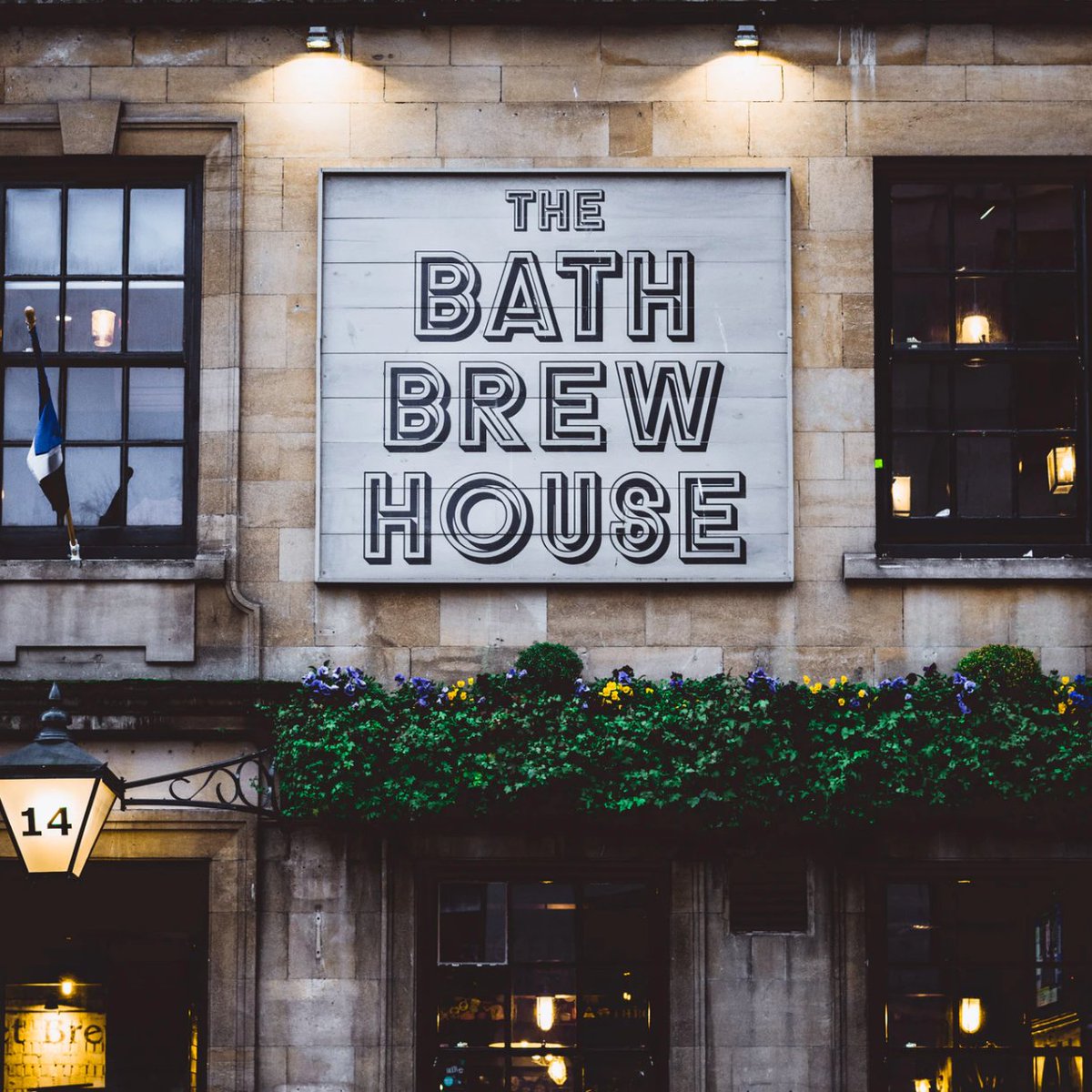 ZestBATH's tweet image. Where&apos;s your favourite pub in Bath? 🍻
#bathbrewhouse #batharchitecture #bathpubs #weknowbath