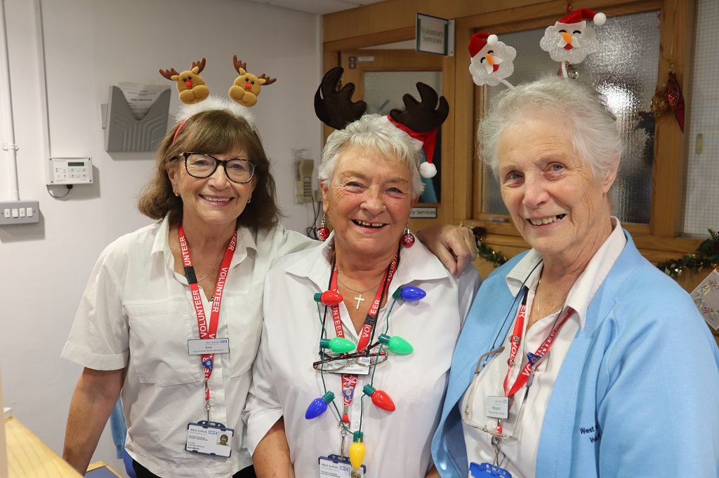 WestSuffolkNHS's tweet photo. Meet Ann, Jackie and Margaret, who are volunteers on our information desk. 

They were getting into the Christmas spirit this week, greeting our patients and visitors in their lovely festive headbands. 🎄❄️🎁

#WeAreWSFT https://t.co/6dWR13h4Lr