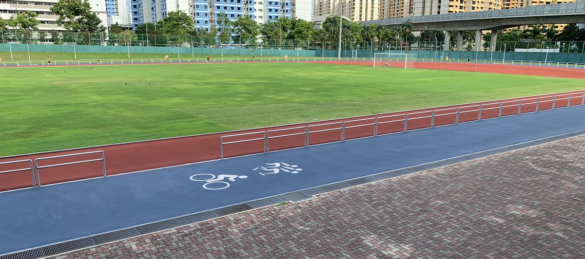 pssoft7's tweet photo. Planned to go stadium to run a bit. Thinking of whether to bring phone or just ID. Ended up bringing the whole family. #HappyExercise https://t.co/2XPAvlIIfF