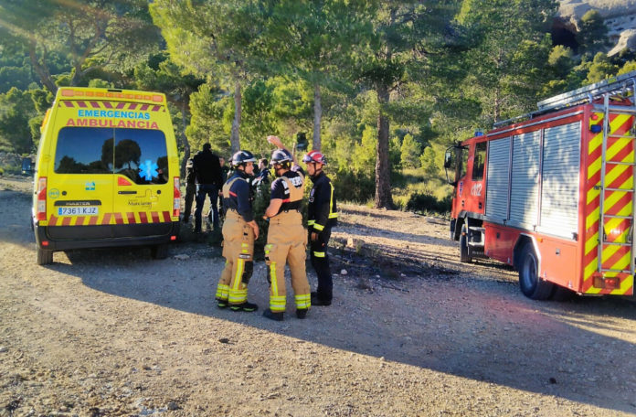 Rescatada una excursionista herida en la cueva del Arabí. elperiodicodeyecla.com/rescatada-excu…