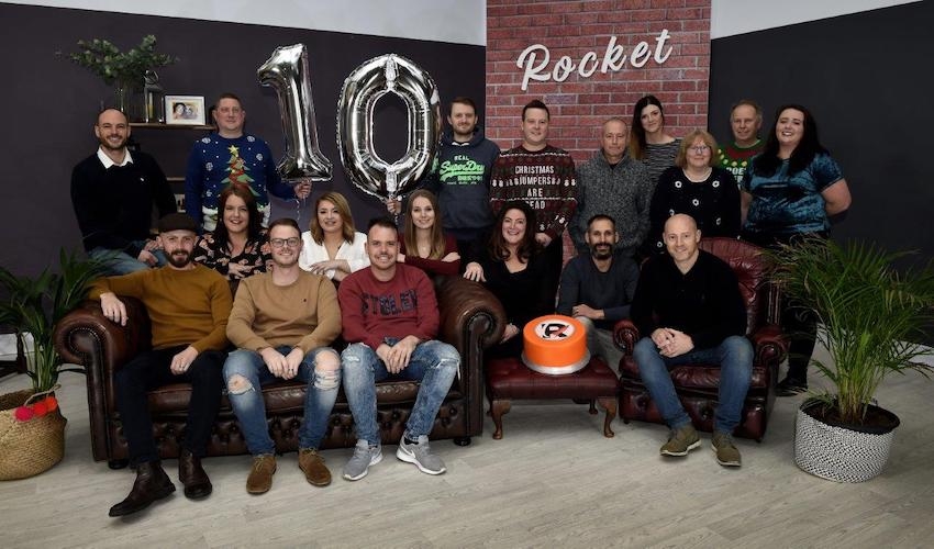 RocketExpo's tweet photo. HAPPY BIRTHDAY TO US! 🎶

Rocket is turning 10 today, and we would like to thank everyone who has helped us to get where we are today 👏

We are so excited for the future, so here's to the next 10 years! 🎉 

#Birthday #10YearsYoung #Rebrand #Facelift #AllGrownUp #Rocketeers #🚀 https://t.co/xXNBrwL7k7