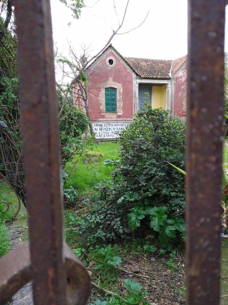 Καλην εσπεραν άρχοντες και ακούστε το καλά η έπαυλη Κούβελου κατάληψη ξανά!
Ανακατάληψη αυτή τη στιγμή!
#antireport