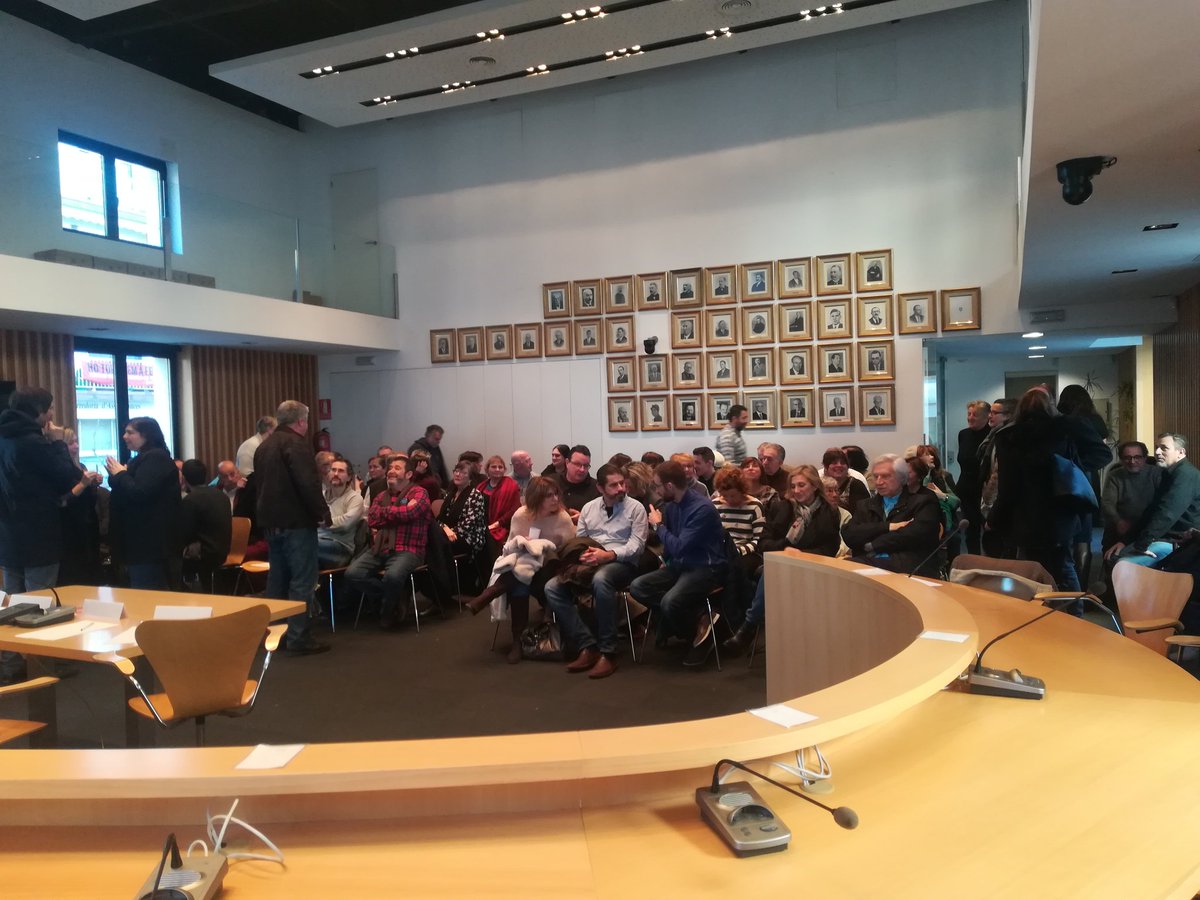 Els comuns de Blanes ja estem preparats per començar l'acte; “PERSONES, TERRITORI I URBANISME. ELS FUTURS REPTES PER LA COSTA BRAVA” amb Laura López, Ernest Urtasun i David Cid.🌎
#BlanesEnComúPodem #SomComuns
#BlanesGovernaEnComú