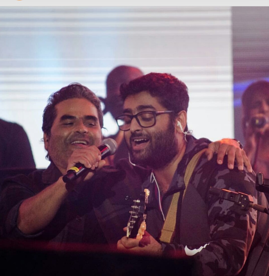 ArijitTm's tweet photo. Exclusive picture #BMP2019 #vishalbharwaj with Arijit singh @The_ArijitSingh @dddrums @ArijitSingh_FC7 @Rimpa_Dey05 @Atmojoarjalojo @TheArijitSingh RT and Follow Him https://t.co/UhkMTsMLjt