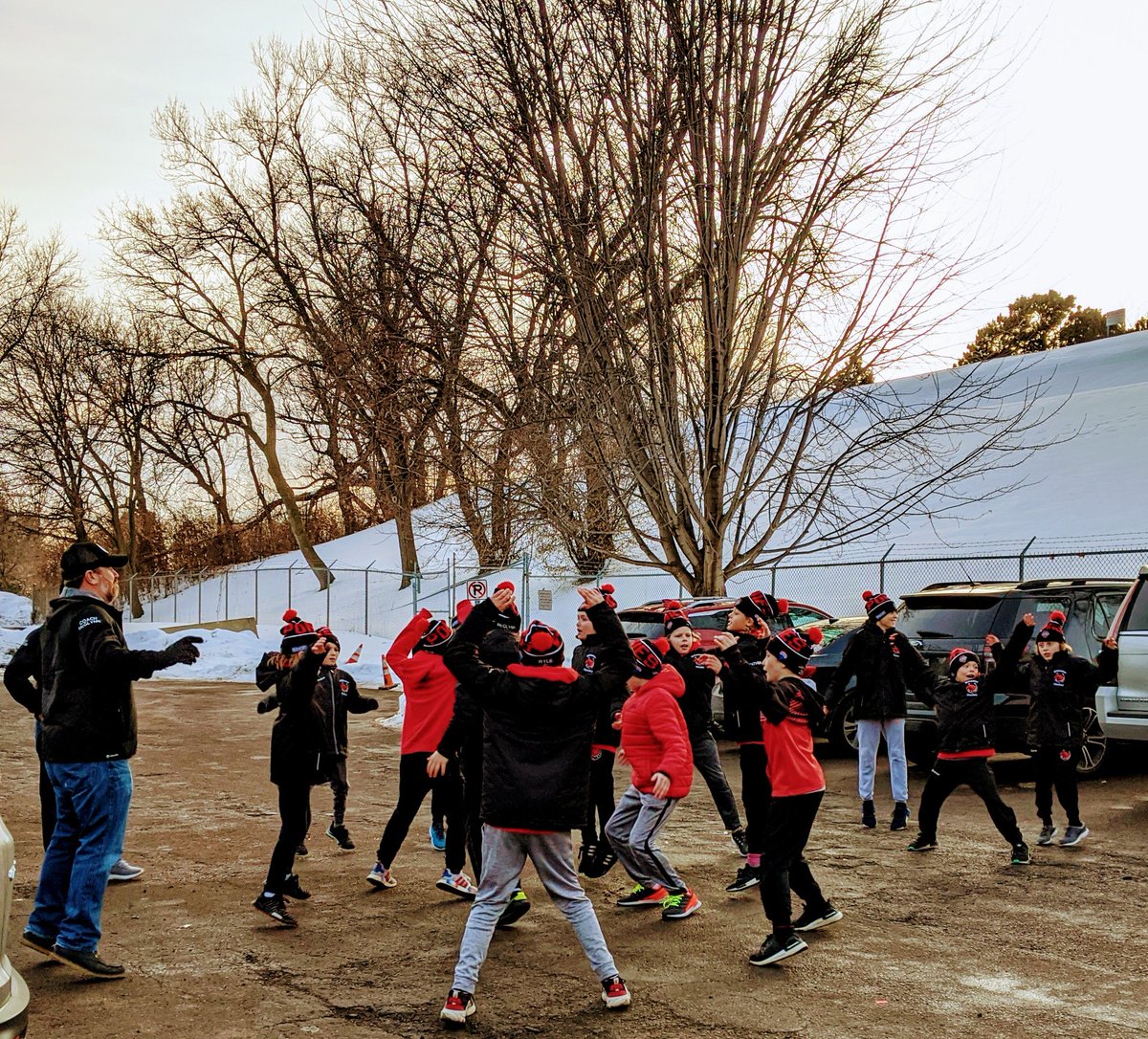 stillysquirta's tweet photo. ๐ Outdoor pregame run & warmup in this beautiful weather. ๐ The boys came to play & score goals this afternoon & beat St. Paul Highland. @sahahockey @YouthHockeyHub #GOBIGRED ps: we don't post lopsided scores #folksaskedusforscores #beingclassy #nottrashy #thesearekids https://t.co/jaS4U7dRBk