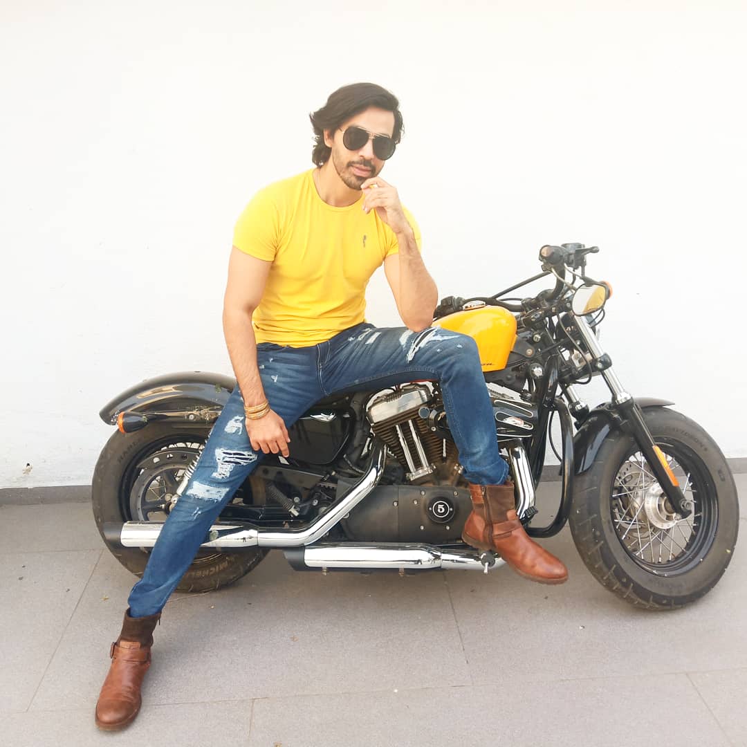 JaniChiragjani's tweet photo. Create your own visual style... let it be unique for yourself and yet identifiable for others. 😍#picoftheday #Chiragjani #beyoubeunique #chiragjaniactor #kaappaan #krack #G #rouge #yahaameenabiktihai #thetraped #porus #vighnahartaganesh https://t.co/rtGGmOo48l
