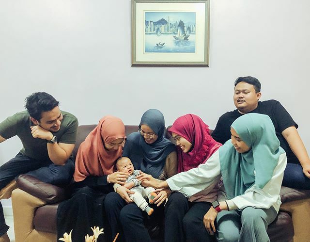 AmirahMNoor's tweet photo. Finally some human interaction and a dose of good laugh for ibu ❤️ #MSClan #mencarisinar #babyHD https://t.co/o5BjaGHLHQ https://t.co/ffpw7Wql66