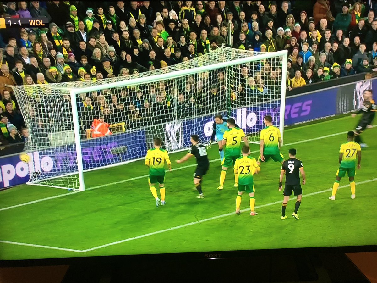 Zonal marking eh?! It’s rubbish. Your two best headers of the bell (5 and 6) holding hands 4 yards out while their giant centre half out jumps your left back at the far post. Am I right?! @gavcoe