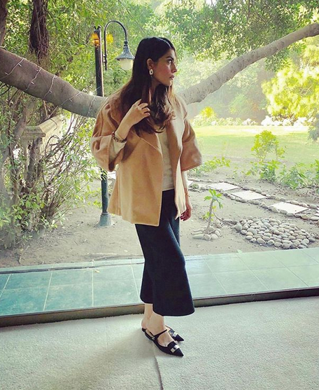 MediaSpringPk's tweet photo. Amna Baber goes from Amo B to Mama B and we're loving it!💕🎈 #amnababer https://t.co/8MH2ynZYk9