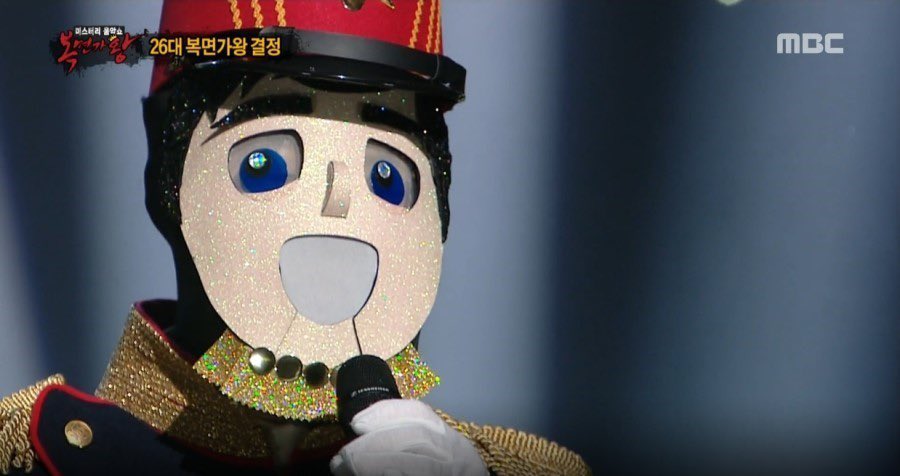 Caption_gana's tweet photo. 복가 가면이 입크게 해맑게 웃는 가면이면 초고음러다. 이 웃음은 고음으로 널 죽이겠다는 미소다. https://t.co/BcpyAtCqAs