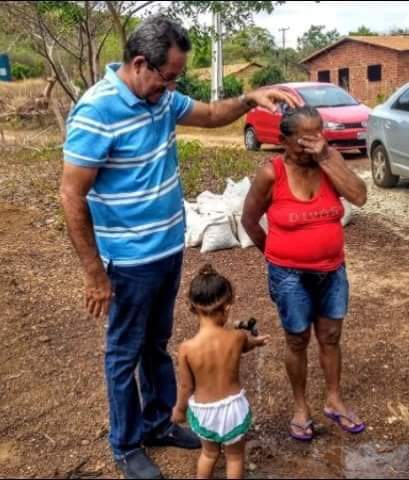 genivalsales's tweet photo. Compartilhando a emoção dos amigos da comunidade Angical do DNOCS ao receber pela primeira vez água nas torneiras.

#agua #vida #angical https://t.co/eptxox3rSt