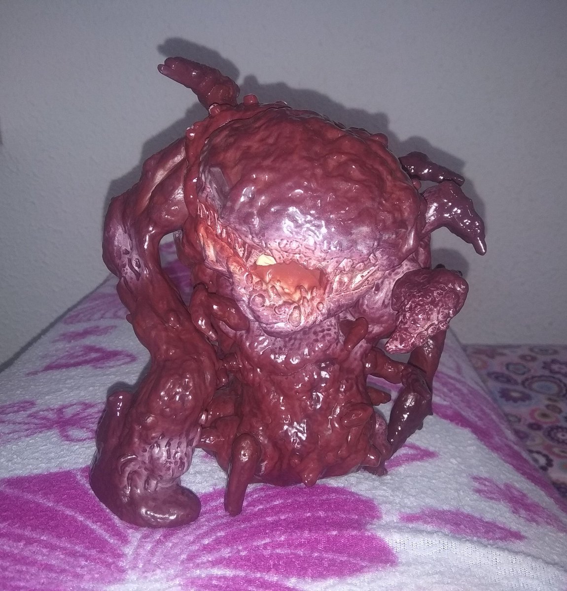 MaraIglesias4's tweet photo. A strange creature has invaded my room. #StrangerThings https://t.co/AIdAetyjlJ