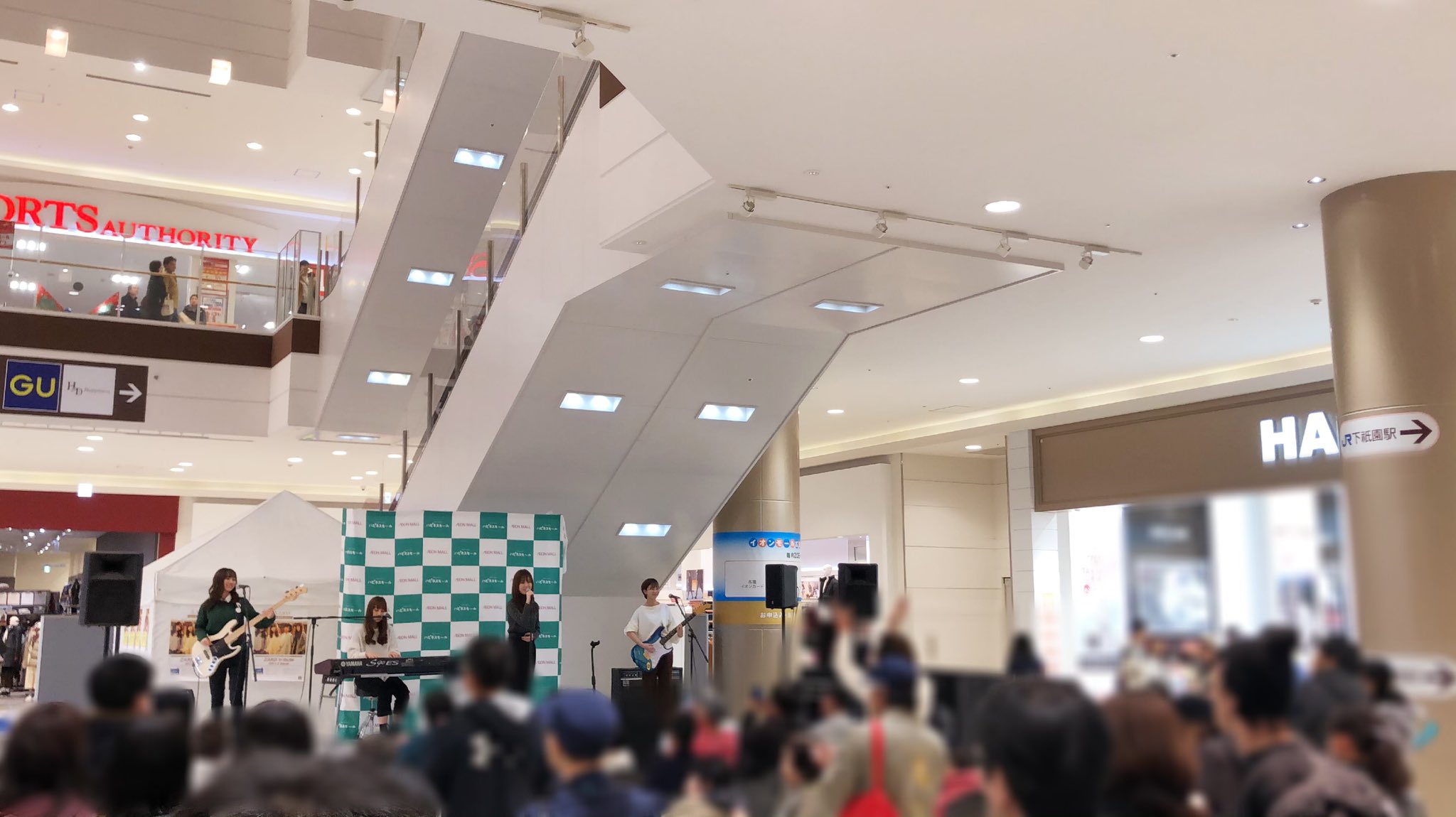 Sard Underground Staff على تويتر 1st Sg 少しづつ 少しづつ 予約イベント6カ所目 広島 イオンモール祇園でした 明日は広島 岡山でラジオに生出演 イベントもラジオも 色んな方にsard Undergroundを知って頂くチャンス これからも1本1本大切に届けていきます