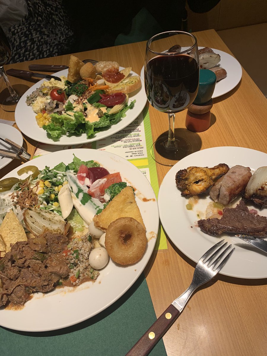 hirory17's tweet image. 浅草にあるシェラスコのお店
Que bom！（キボン）で
少し早めのクリスマス🎄してきましたヾ( ﾟ∀ﾟ)ﾉﾞ ❤️
食べ放題式で　安くて美味しい✨
そして、、店員さん✨イケメン✨
ㅤ
来店2回目ですが　サイドメニューも美味しくて、ヨキ❤️
#シェラスコ
#浅草
#Quebom