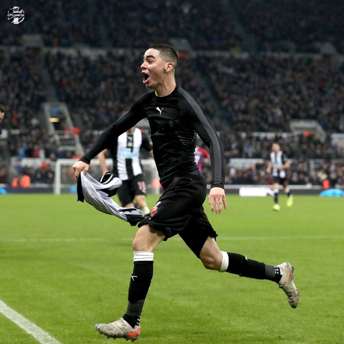 nufcfan16's tweet photo. Well done lad for your first goal in a toon shirt 🖤⚫️⚪️⚫️⚪️⚫️⚪️ https://t.co/fnBXM4AhfL