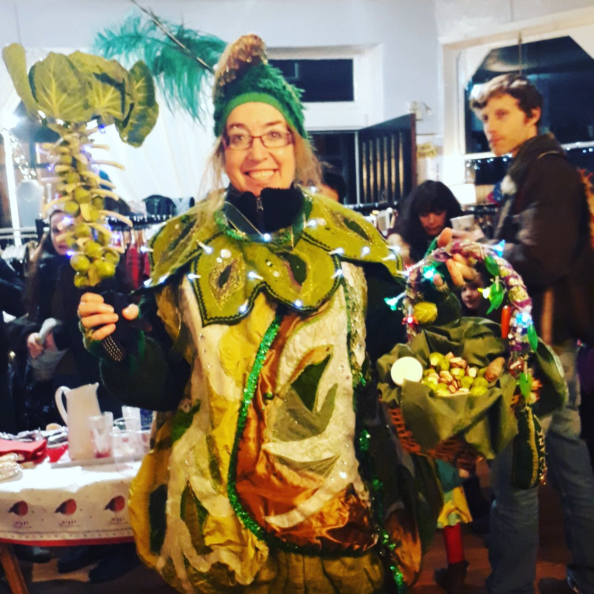 Madame Zucchini🥒 (@madamezucchini) on Twitter photo Last gig of 2020 <a href="/ENDPARKCAFE/">ENDCLIFFE PARK CAFE</a> Sheffield, Xmas Eve, at 1pm for my festive Sprout filled show.
Come on down for lots of Christmassy fun! 🥦🥕🎈🌲🎅
#sprouts #funwithvegetables #Sheffield Last gig of 2020 <a href="/ENDPARKCAFE/">ENDCLIFFE PARK CAFE</a> Sheffield, Xmas Eve, at 1pm for my festive Sprout filled show.
Come on down for lots of Christmassy fun! 🥦🥕🎈🌲🎅
#sprouts #funwithvegetables #Sheffield