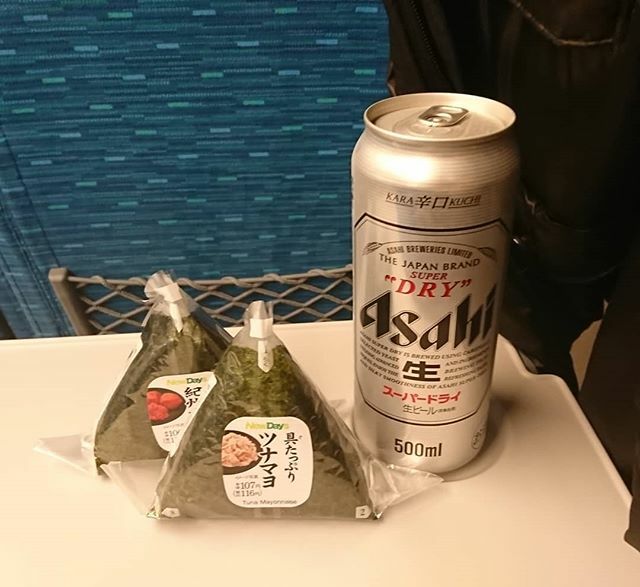 hiro_impreza's tweet photo. これから名古屋まで出張。
ビール1本とお握り2個で、名古屋まで持たせてやる🍺

#newdays #お握り #おにぎり #ビール #スーパードライ #スーパードライで乾杯 #東海道新幹線 #ビール #麦酒 #啤酒 https://t.co/CvBESIJlX4 https://t.co/mmGa8vUkgA