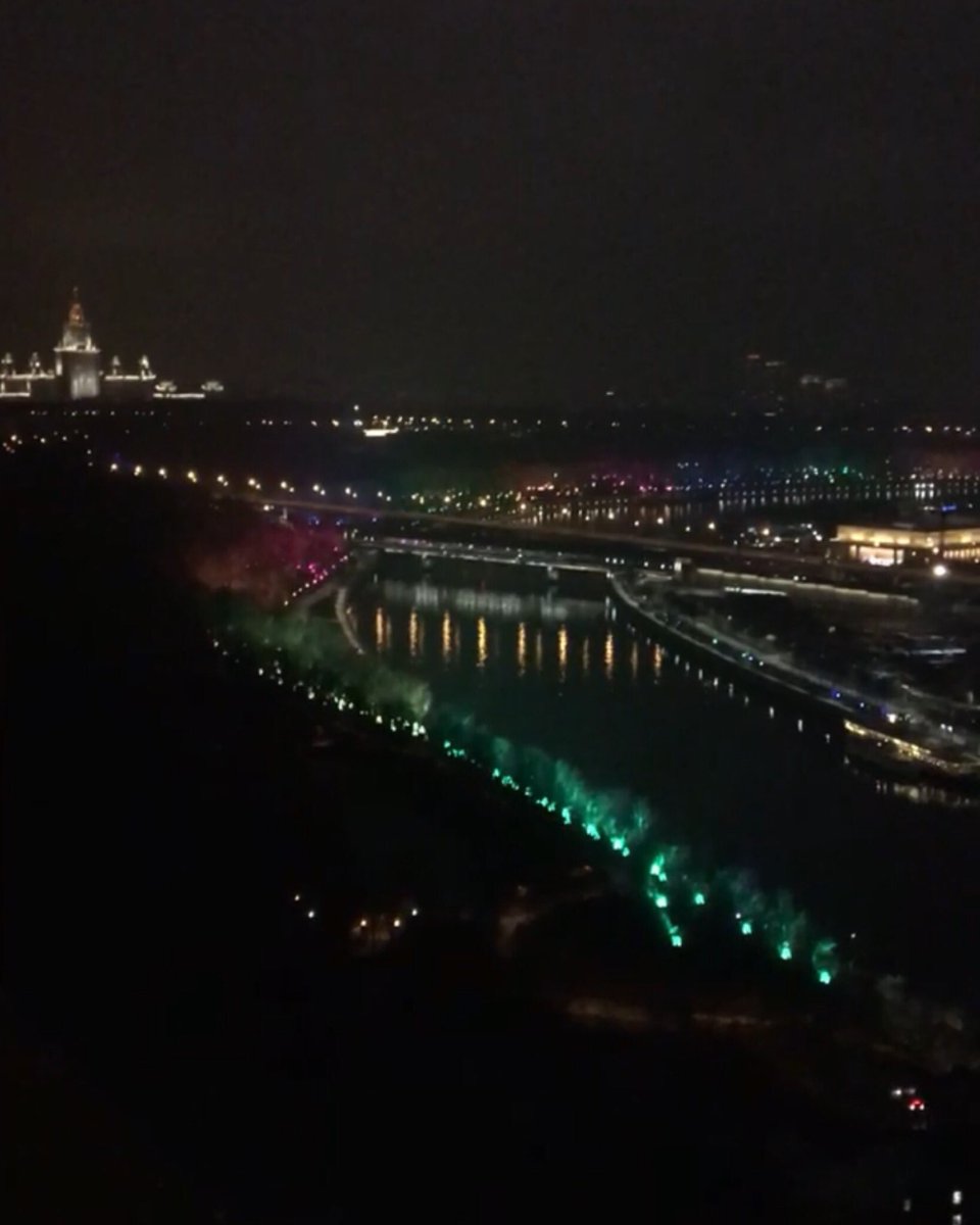 Что-то я сюда зачастил 🏢 
Хотя... вид того стоит 🏙
#now #артемкитайгора #китайгора 
#артем_китайгора #artemkitaigora #artem_kitaigora #сейчас_и_здесь #сейчасиздесь #сейчас #здесь