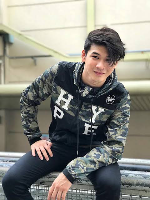 rossamson's tweet photo. wilbabies are here to tell you na no matter kahit anong hardships pagdaanan mo, despite sa lahat ng bash at hateful comments at lalo na sa lahat ng nararamdaman mo, were here for you to support! you deserve the best kuya wilbert! 💙
#WeLoveYouWilbertRoss #WilZeb @hashtag_wilbert https://t.co/0atrbabYXP