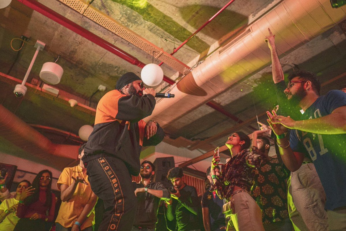 azadirecords's tweet image. Last night’s show at MADNESS Jams with @prabhdeepmusic and BLUnt was LIT! A big thank you to everyone who came out, and Madness Jams for having us 🔥

📷: Anurag Sharma
#PrabhDeep #AzadiRecords